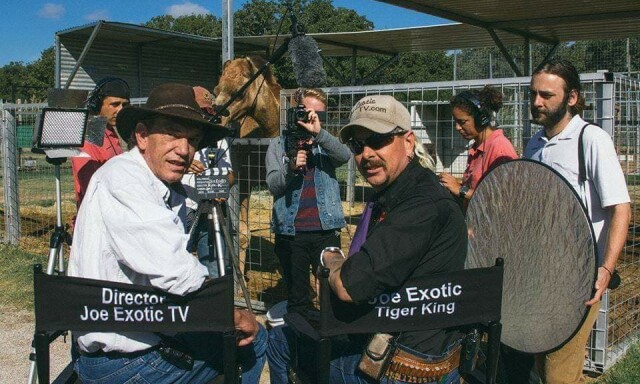 - KARMA: Rick Kirkham (t.v) angrer i dag på at han ikke prøvde å stoppe Joe Exotic. Foto: Privat - KARMA: Rick Kirkham (t.v) angrer i dag på at han ikke prøvde å stoppe Joe Exotic. Foto: Privat